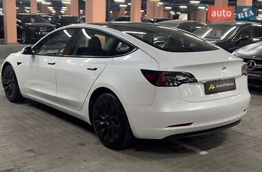 Седан Tesla Model 3 2023 в 