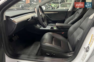Седан Tesla Model 3 2023 в 