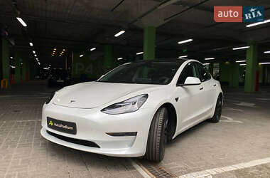 Седан Tesla Model 3 2023 в 