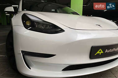 Седан Tesla Model 3 2023 в 