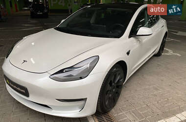 Седан Tesla Model 3 2023 в 