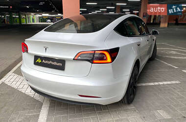 Седан Tesla Model 3 2023 в 