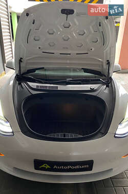 Седан Tesla Model 3 2023 в 