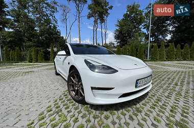Седан Tesla Model 3 2021 в 