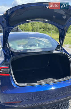 Седан Tesla Model 3 2020 в 