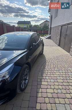 Седан Tesla Model 3 2021 в 
