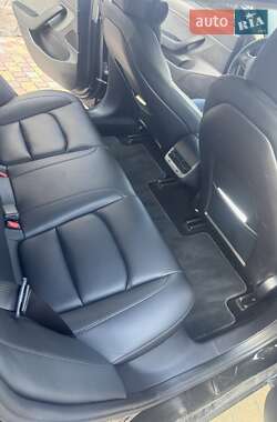 Седан Tesla Model 3 2021 в 