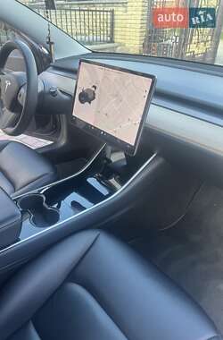 Седан Tesla Model 3 2021 в 