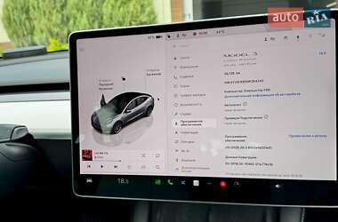Седан Tesla Model 3 2022 в 