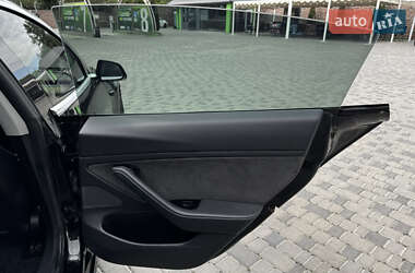Седан Tesla Model 3 2019 в 