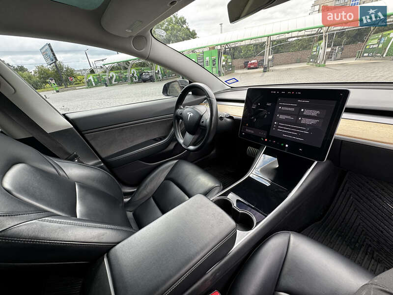 Седан Tesla Model 3 2019 в Кропивницькому