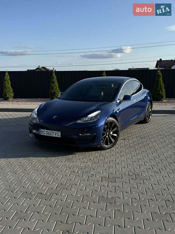 Седан Tesla Model 3 2020 в 