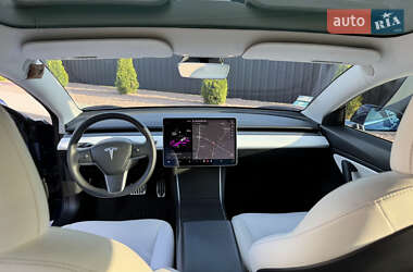 Седан Tesla Model 3 2020 в 