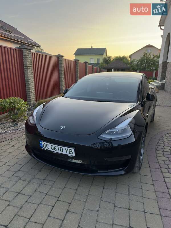 Седан Tesla Model 3 2021 в 