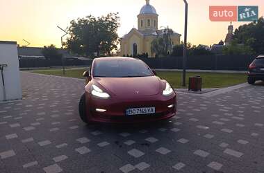 Седан Tesla Model 3 2021 в 