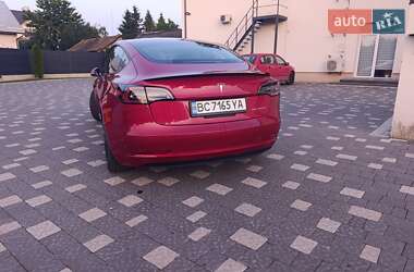 Седан Tesla Model 3 2021 в 
