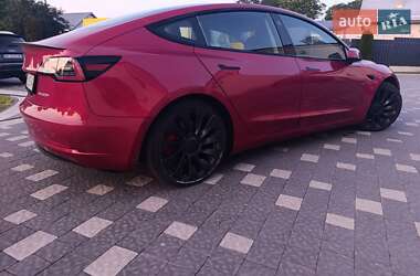 Седан Tesla Model 3 2021 в 
