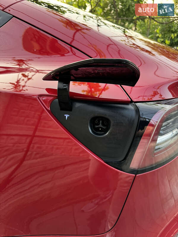 Седан Tesla Model 3 2022 в Ровно