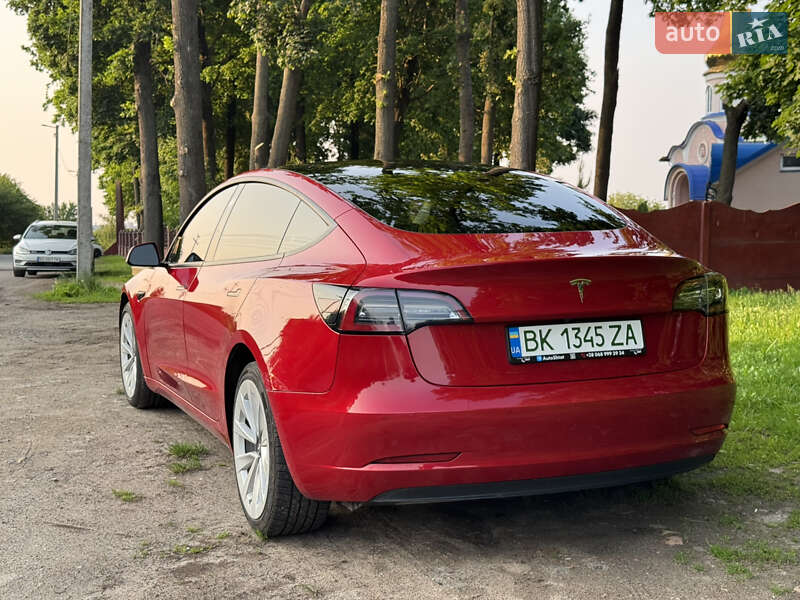 Седан Tesla Model 3 2022 в Ровно