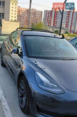 Седан Tesla Model 3 2022 в 