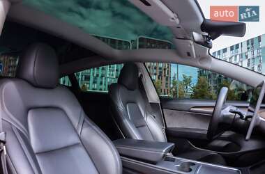 Седан Tesla Model 3 2023 в 