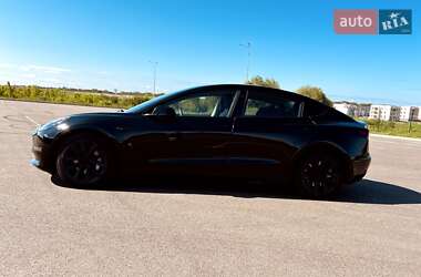 Седан Tesla Model 3 2023 в 