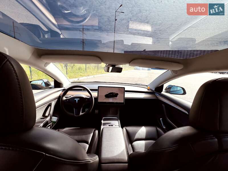 Седан Tesla Model 3 2023 в Ровно