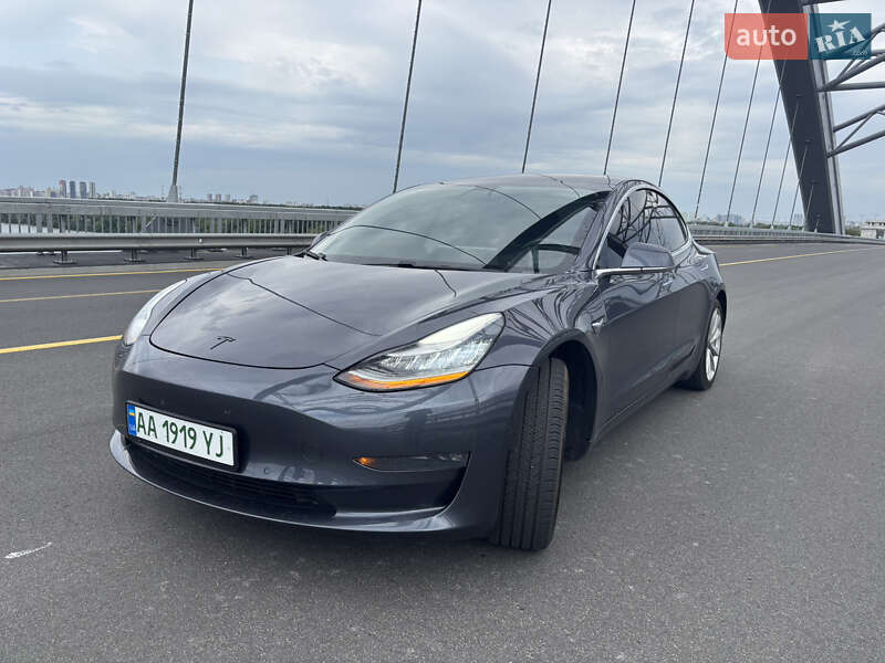 Седан Tesla Model 3 2019 в Києві