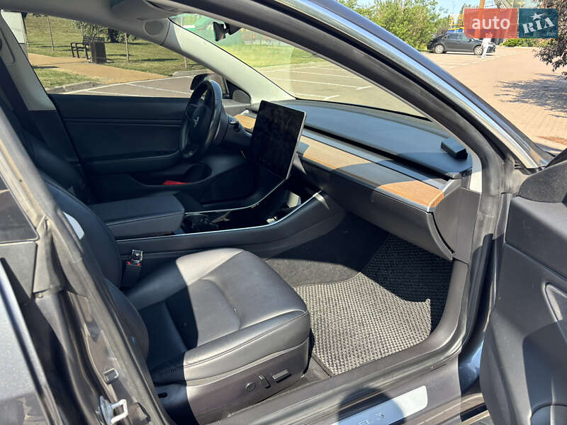 Седан Tesla Model 3 2019 в Києві
