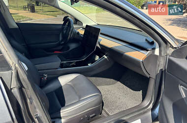 Седан Tesla Model 3 2019 в 