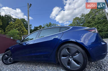 Седан Tesla Model 3 2019 в 
