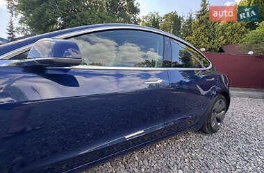 Седан Tesla Model 3 2019 в 