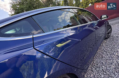 Седан Tesla Model 3 2019 в 