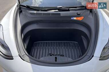 Седан Tesla Model 3 2021 в 