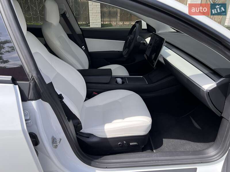 Седан Tesla Model 3 2021 в Полтаві
