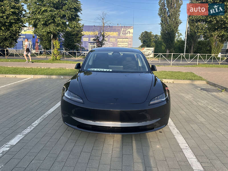 Седан Tesla Model 3 2024 в Хмельницком