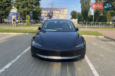 Седан Tesla Model 3 2024 в 