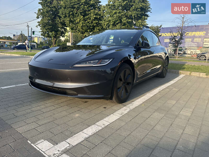 Седан Tesla Model 3 2024 в Хмельницком
