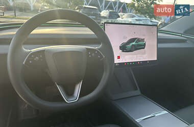 Седан Tesla Model 3 2024 в 