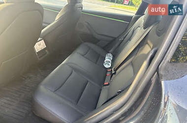 Седан Tesla Model 3 2024 в 