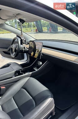 Седан Tesla Model 3 2019 в 