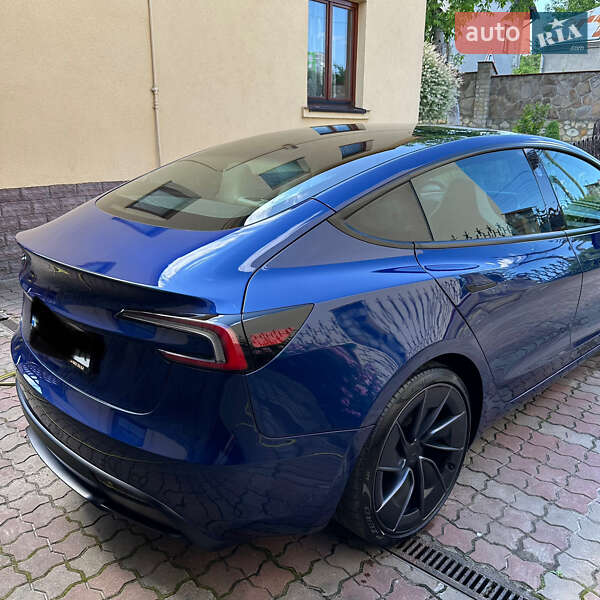 Седан Tesla Model 3 2024 в Львове