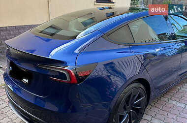 Седан Tesla Model 3 2024 в 
