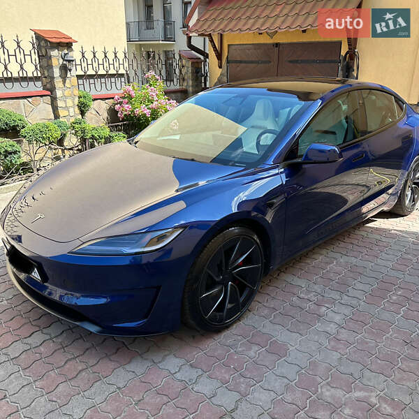 Седан Tesla Model 3 2024 в Львове