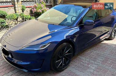 Седан Tesla Model 3 2024 в 