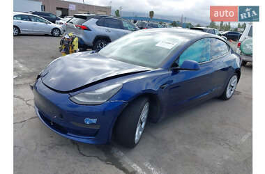 Седан Tesla Model 3 2021 в 
