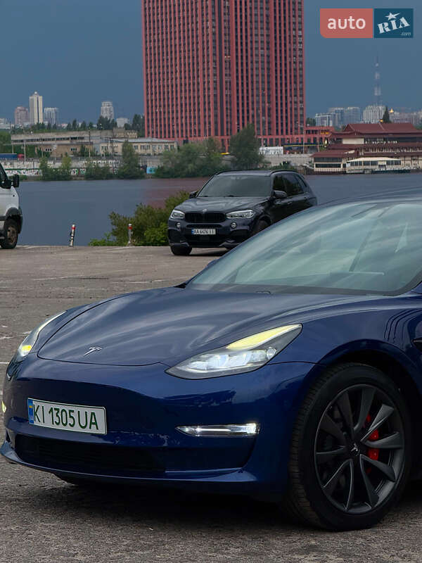 Седан Tesla Model 3 2021 в Киеве