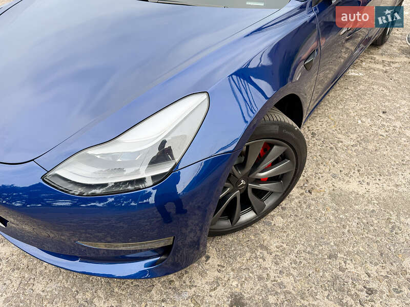 Седан Tesla Model 3 2021 в Киеве