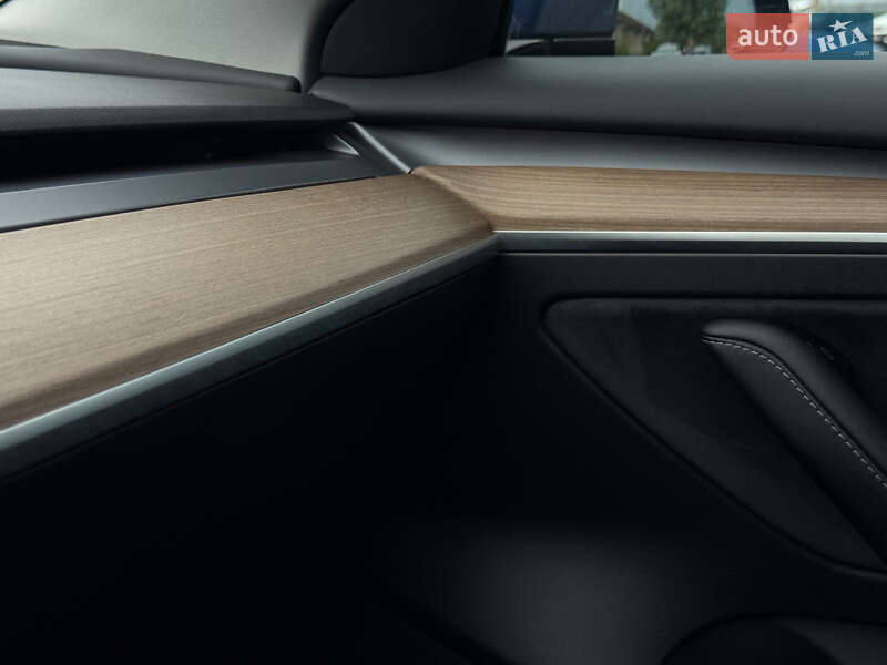 Седан Tesla Model 3 2021 в Киеве