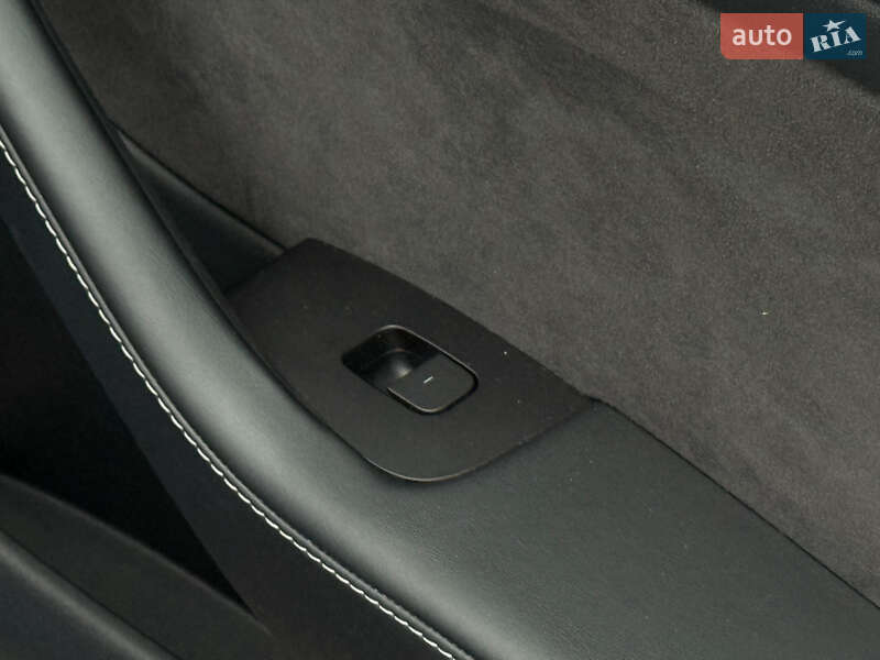 Седан Tesla Model 3 2021 в Киеве